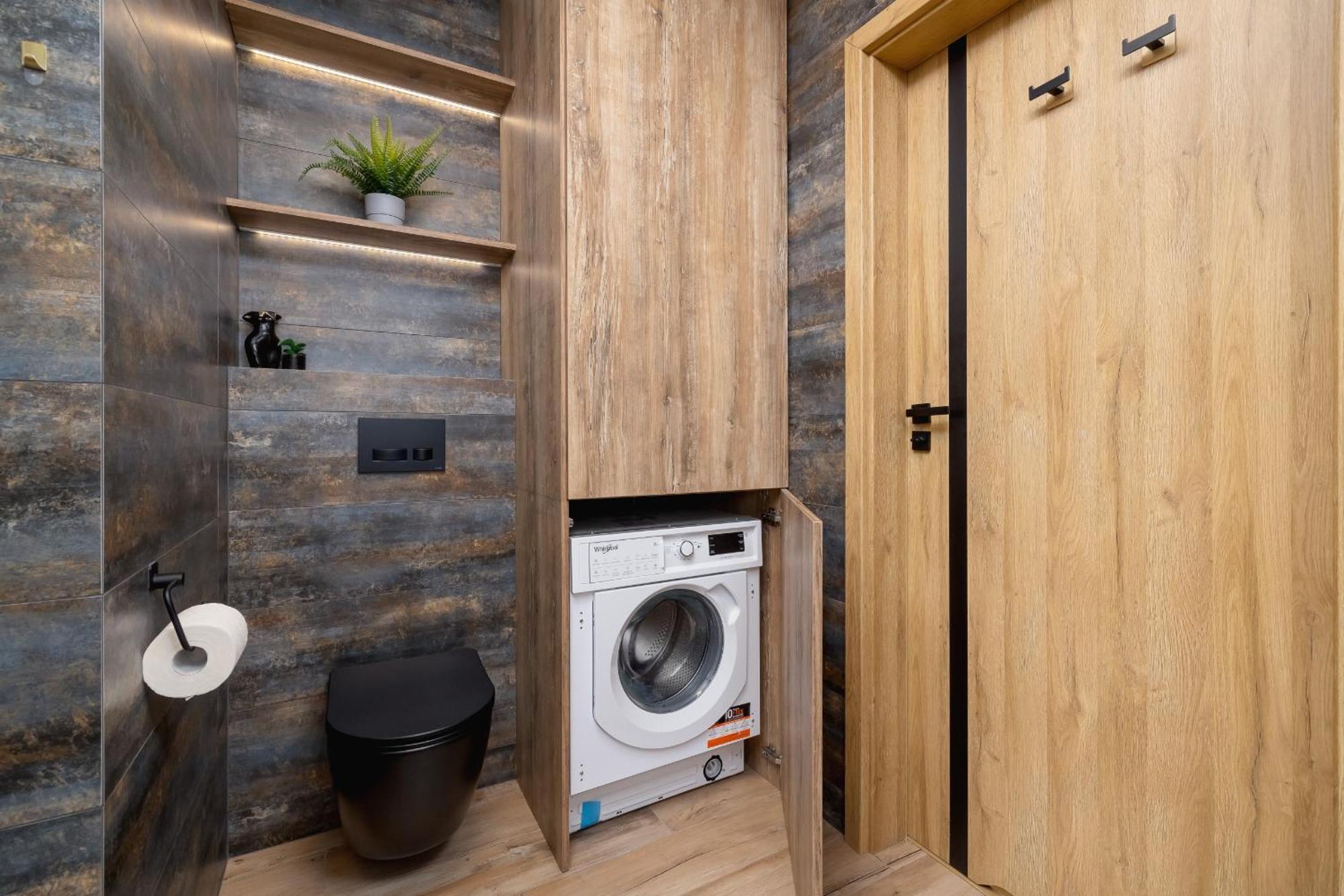 Exclusive In With Balcony, Parking, Gym And Sauna By Renters Apartament *