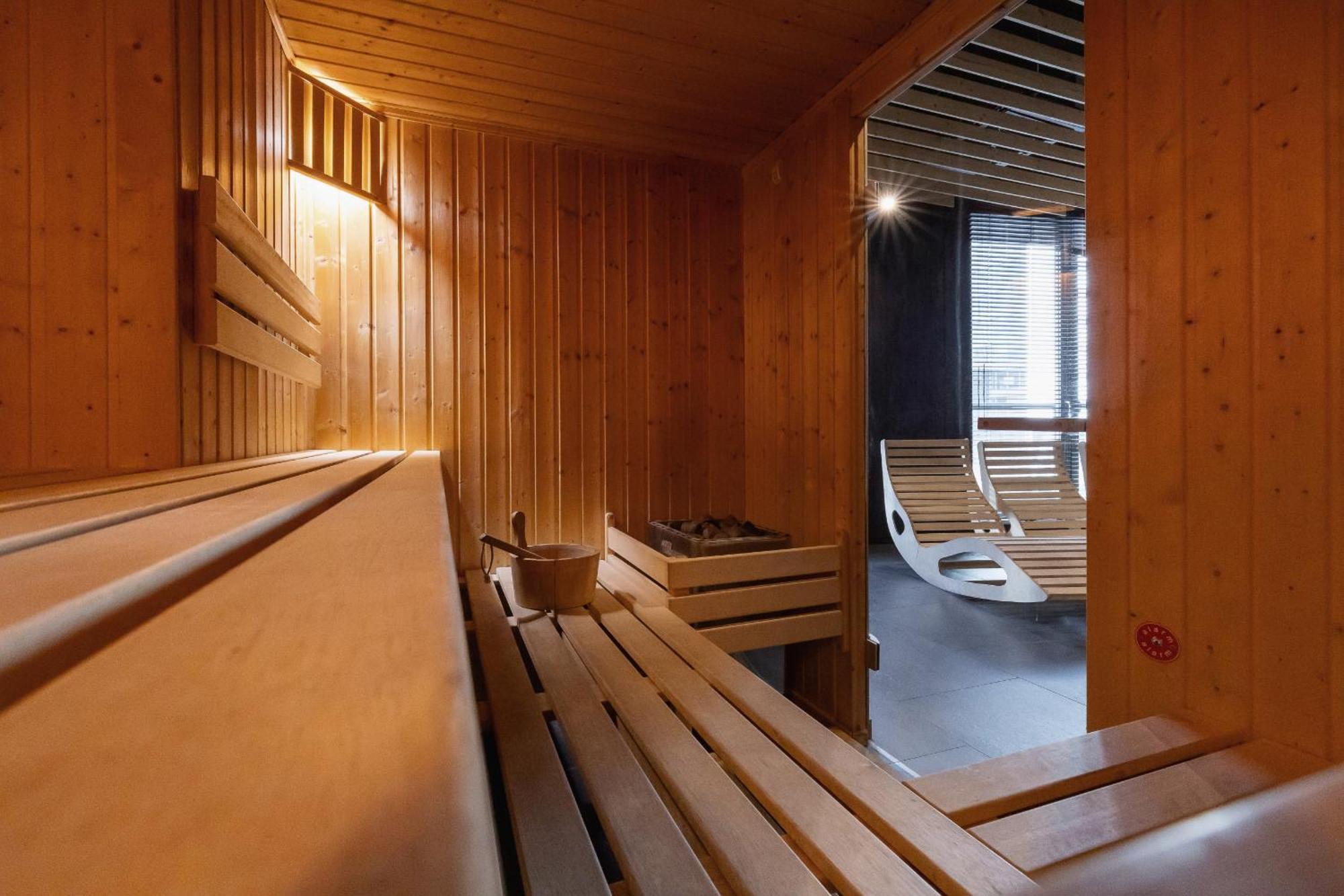 Exclusive In With Balcony, Parking, Gym And Sauna By Renters *